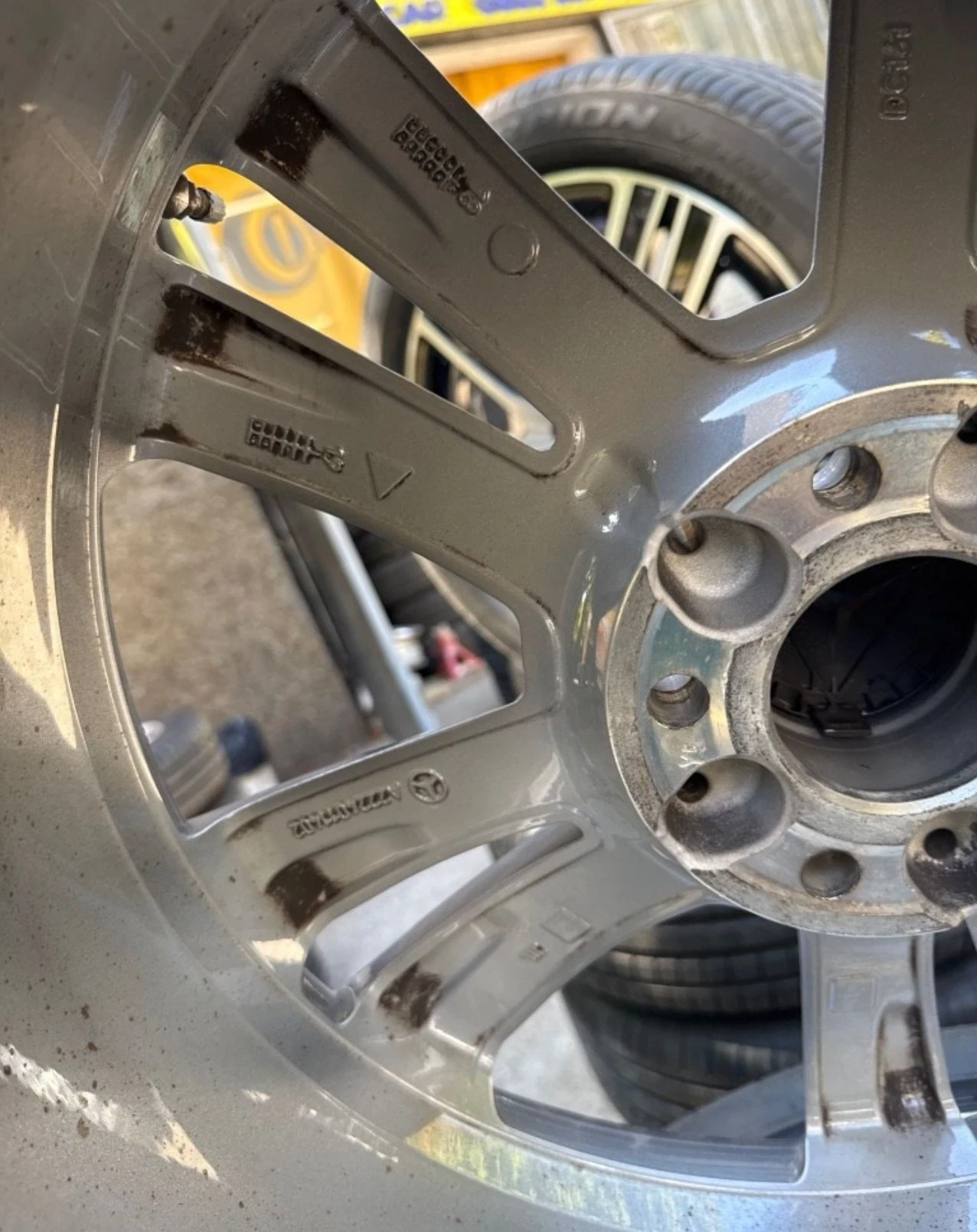 Гуми с джанти Bridgestone 275/40R19, снимка 2 - Гуми и джанти - 55845810