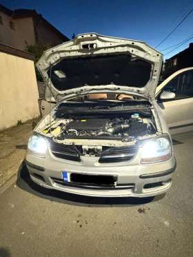     Nissan Almera tino 2.2 Di