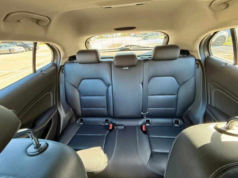 Mercedes-Benz GLA 180, снимка 7 - Автомобили и джипове - 52263763