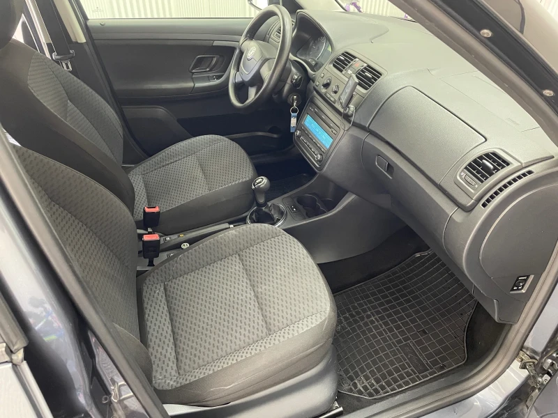 Skoda Fabia, снимка 6 - Автомобили и джипове - 52584350