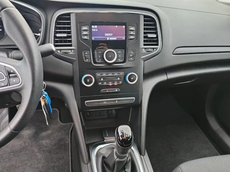 Renault Megane SEDANE 1.3TCe 140к.с.КАПАРИРАН, снимка 10 - Автомобили и джипове - 52692720