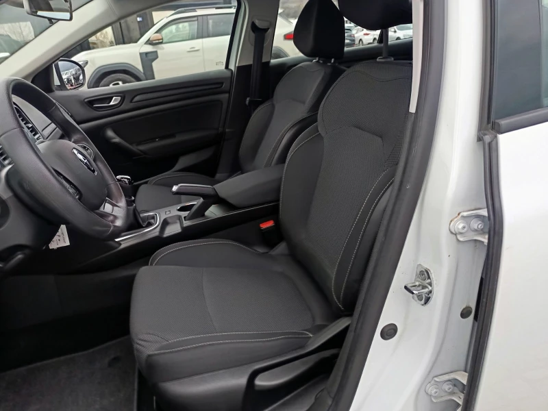 Renault Megane SEDANE 1.3TCe 140к.с.КАПАРИРАН, снимка 15 - Автомобили и джипове - 52692720