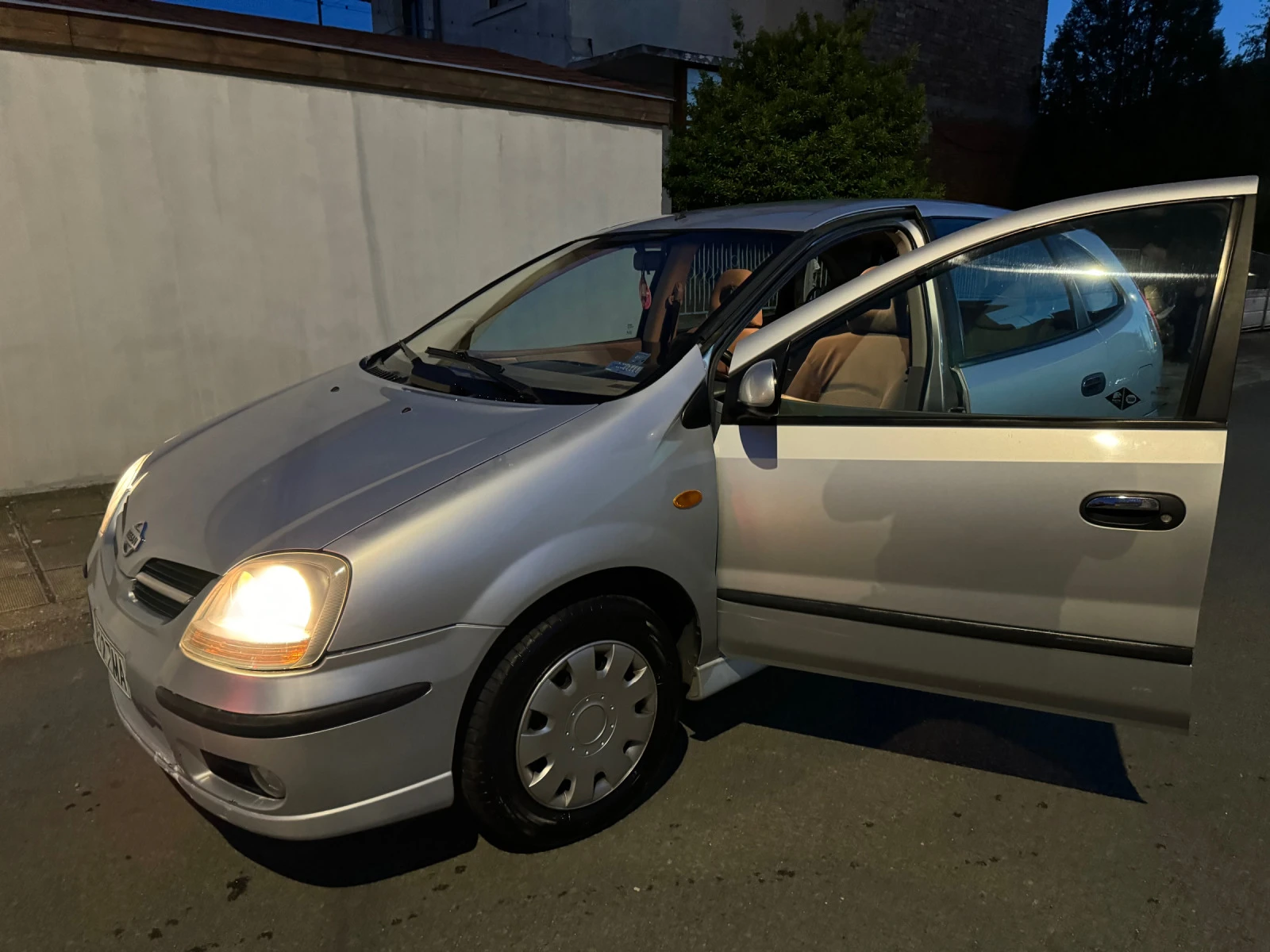 Nissan Almera tino 2.2 TD - изображение 8