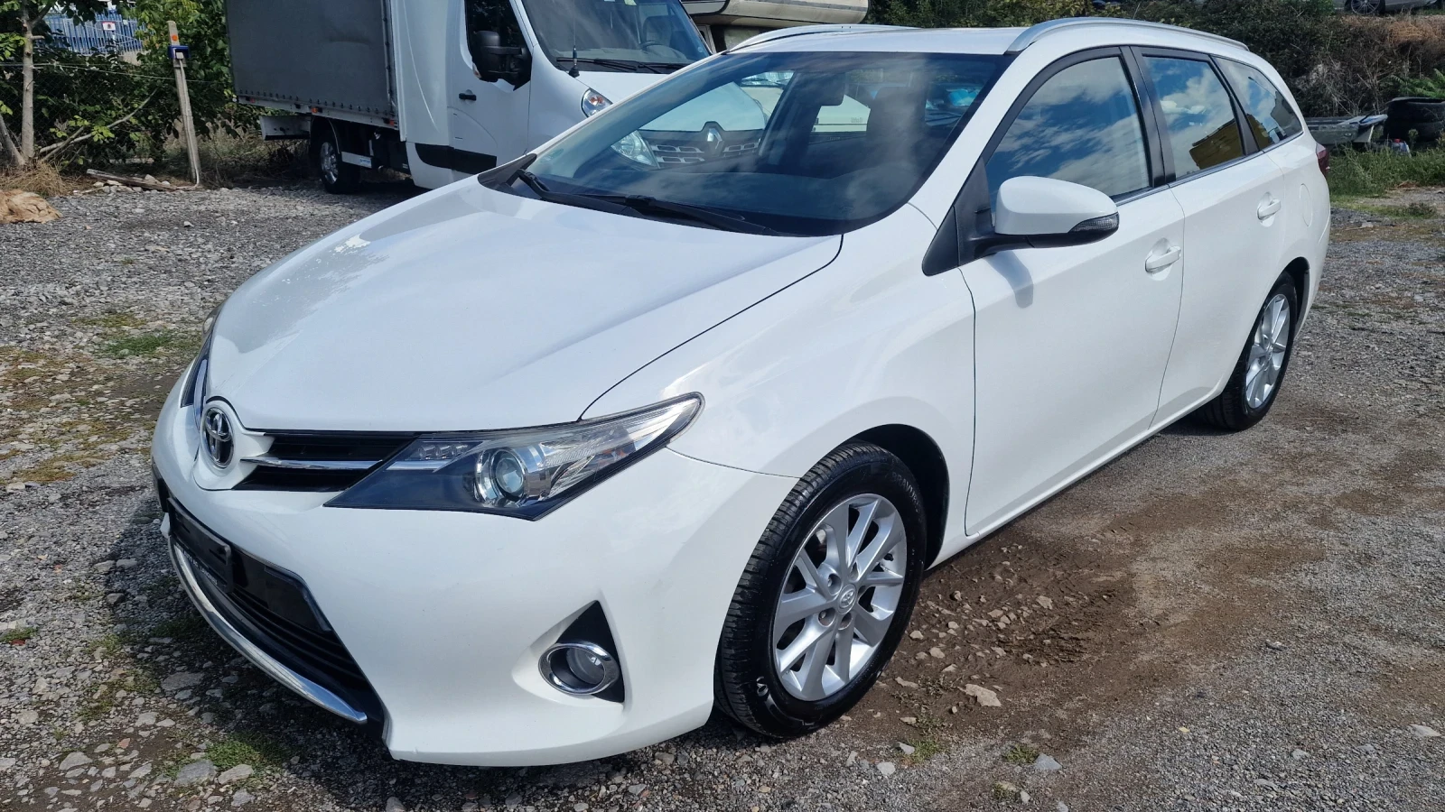 Toyota Auris 1.6 БЕНЗИН 132КС АВТОМАТ ПОДГРЕВ НАВИ - [1] 