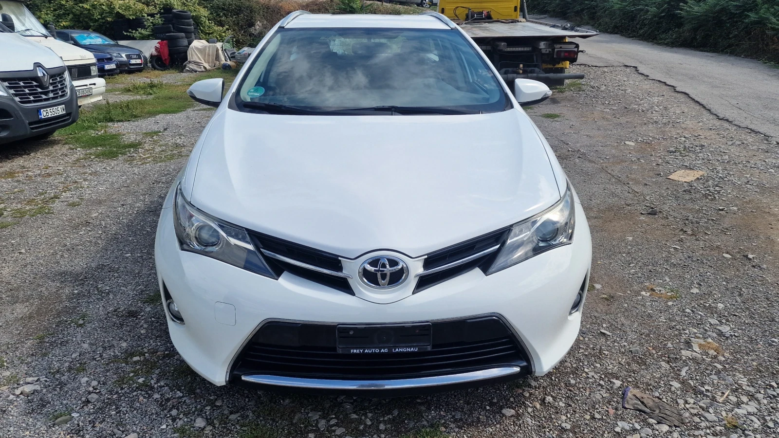 Toyota Auris 1.6 БЕНЗИН 132КС АВТОМАТ ПОДГРЕВ НАВИ - изображение 2