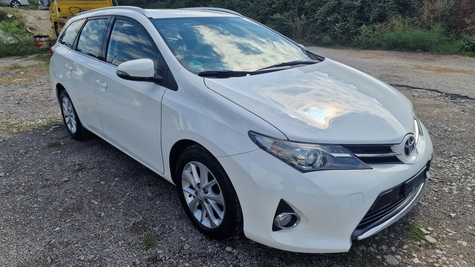 Toyota Auris 1.6 БЕНЗИН 132КС АВТОМАТ ПОДГРЕВ НАВИ - изображение 3