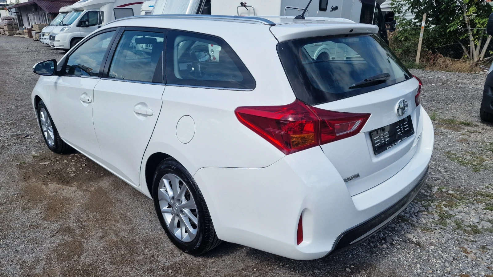 Toyota Auris 1.6 БЕНЗИН 132КС АВТОМАТ ПОДГРЕВ НАВИ - изображение 7