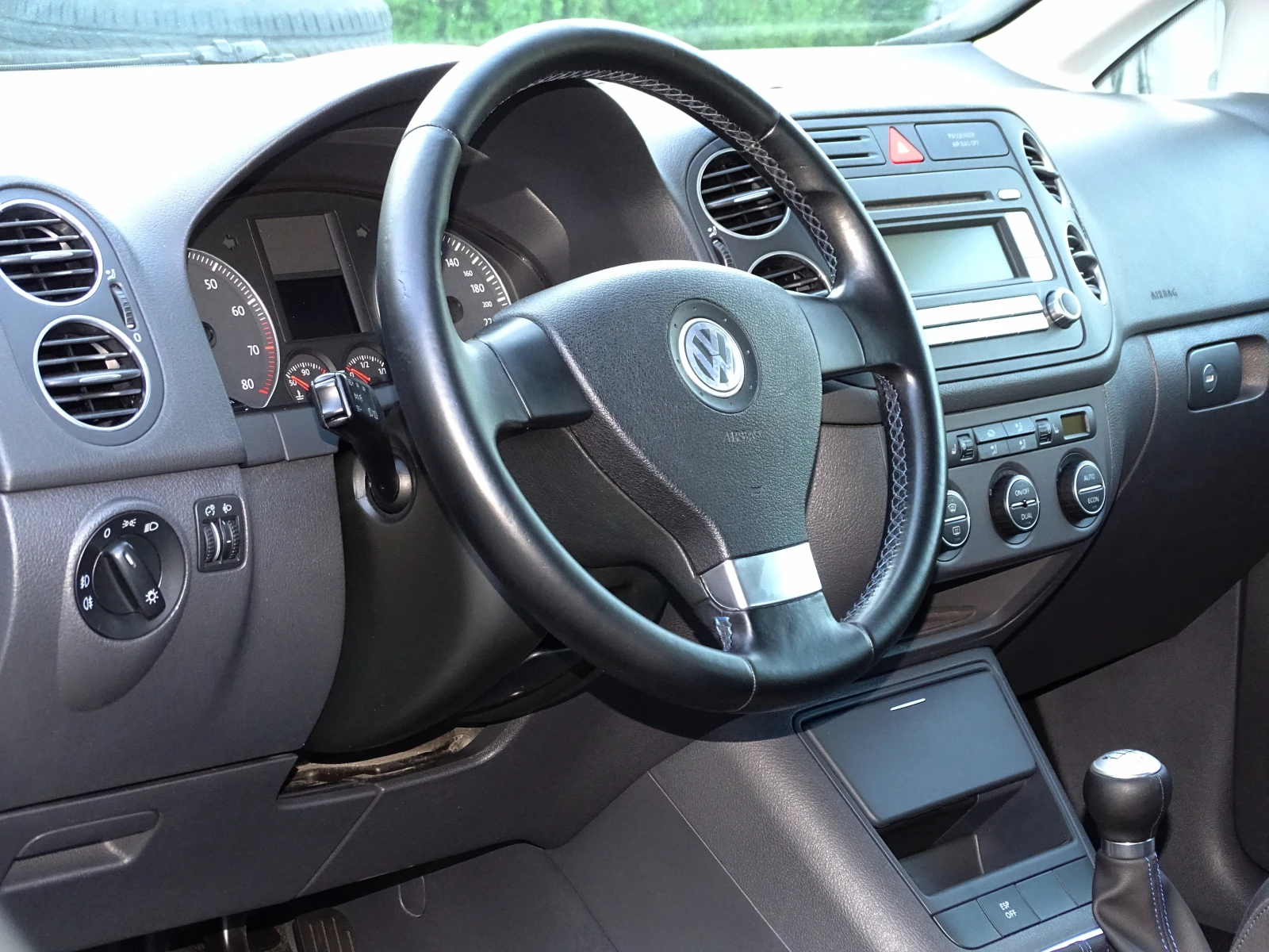 VW Golf Plus 1.6i_102Коня_TOUR_*  - изображение 9