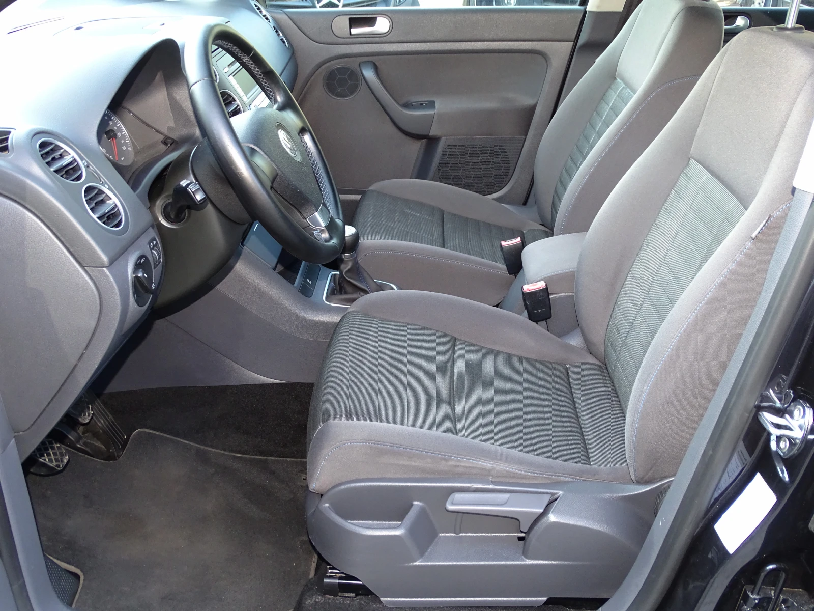 VW Golf Plus 1.6i_102Коня_TOUR_*  - изображение 10