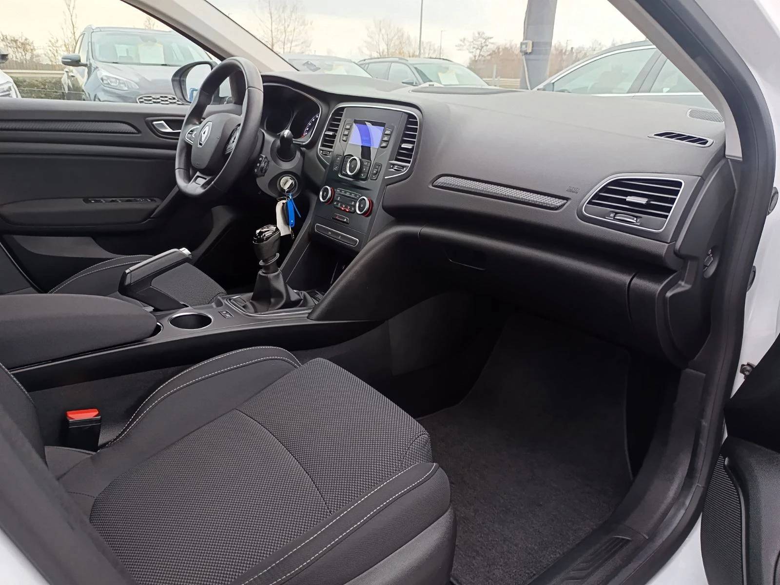 Renault Megane SEDANE 1.3TCe 140�.�.��������� | Mobile.bg � ����������� 12