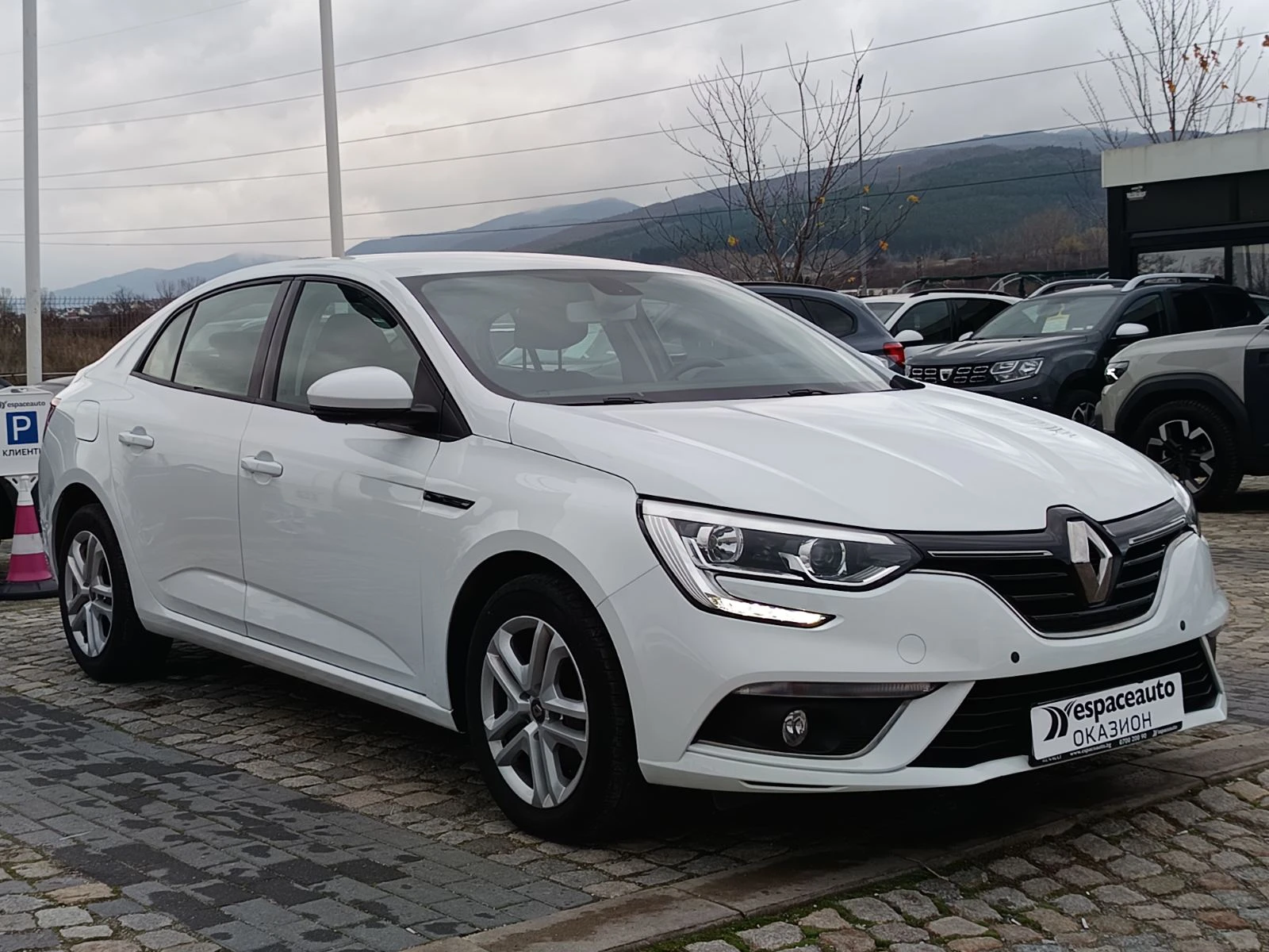 Renault Megane SEDANE 1.3TCe 140�.�.��������� | Mobile.bg � ����������� 3