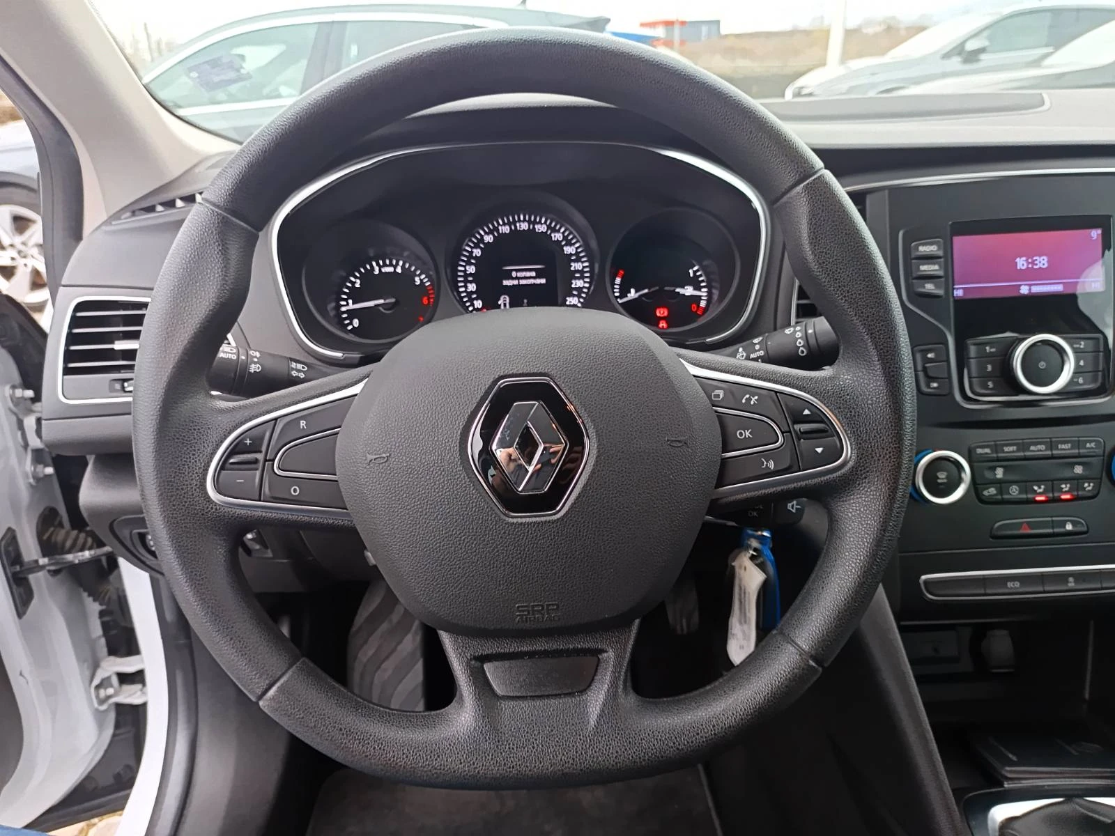 Renault Megane SEDANE 1.3TCe 140�.�.��������� | Mobile.bg � ����������� 8