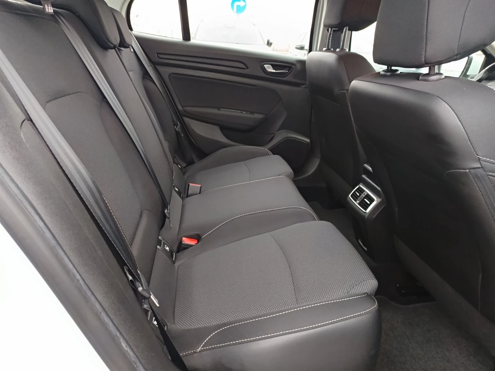 Renault Megane SEDANE 1.3TCe 140�.�.��������� | Mobile.bg � ����������� 14