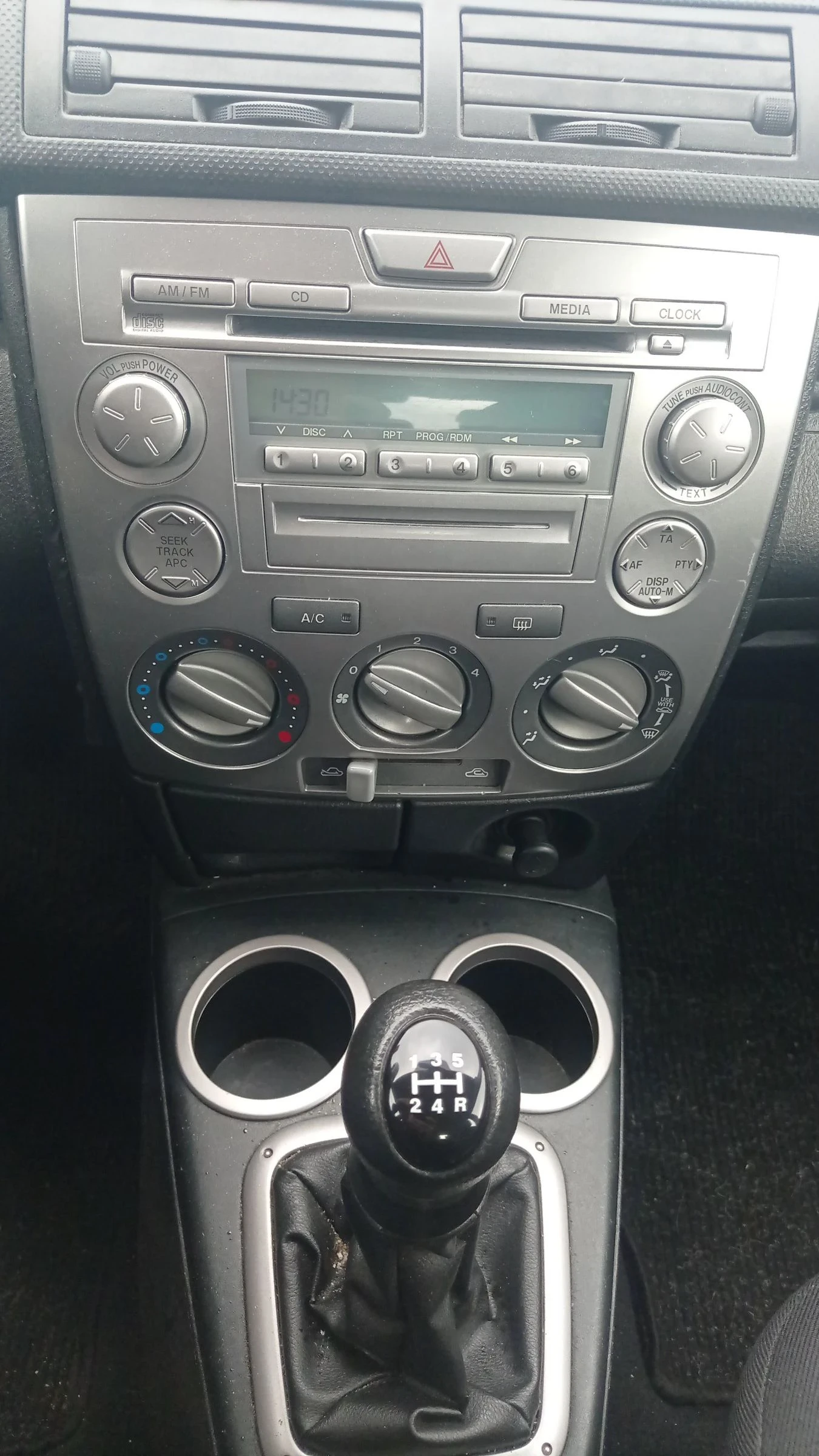 Mazda 2 1.4 бензин , снимка 17 - Автомобили и джипове - 53719258