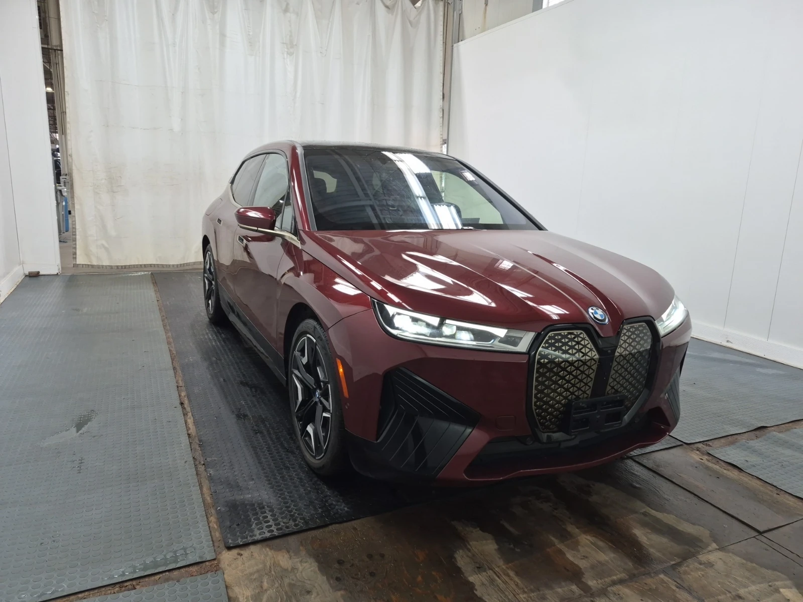 BMW iX XDRIVE50 / Bowers & Wilkins / 360 / ЦЕНА ДО БГ !  , снимка 2 - Автомобили и джипове - 55227117