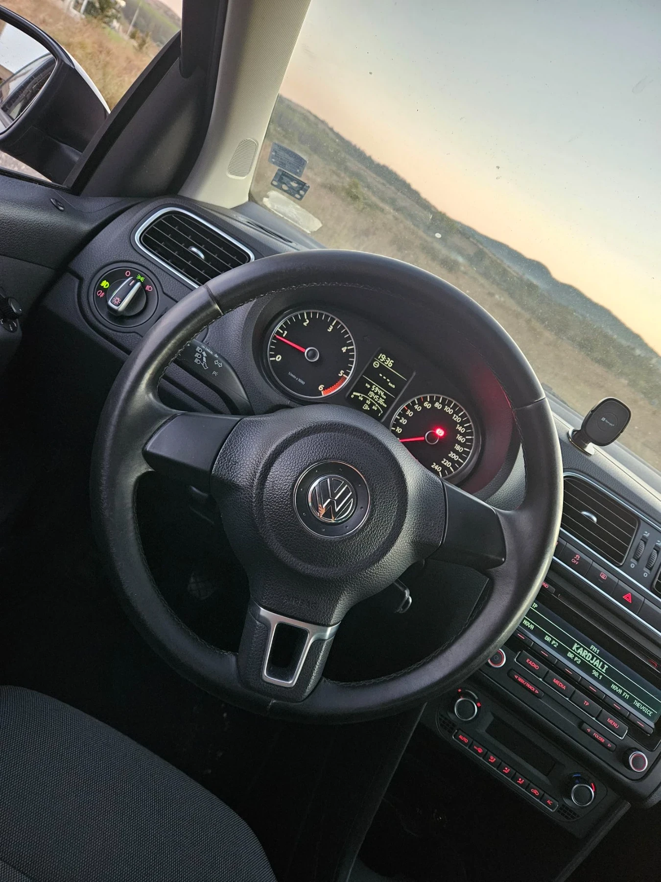 VW Polo 1.6TDI , снимка 10 - Автомобили и джипове - 55993141