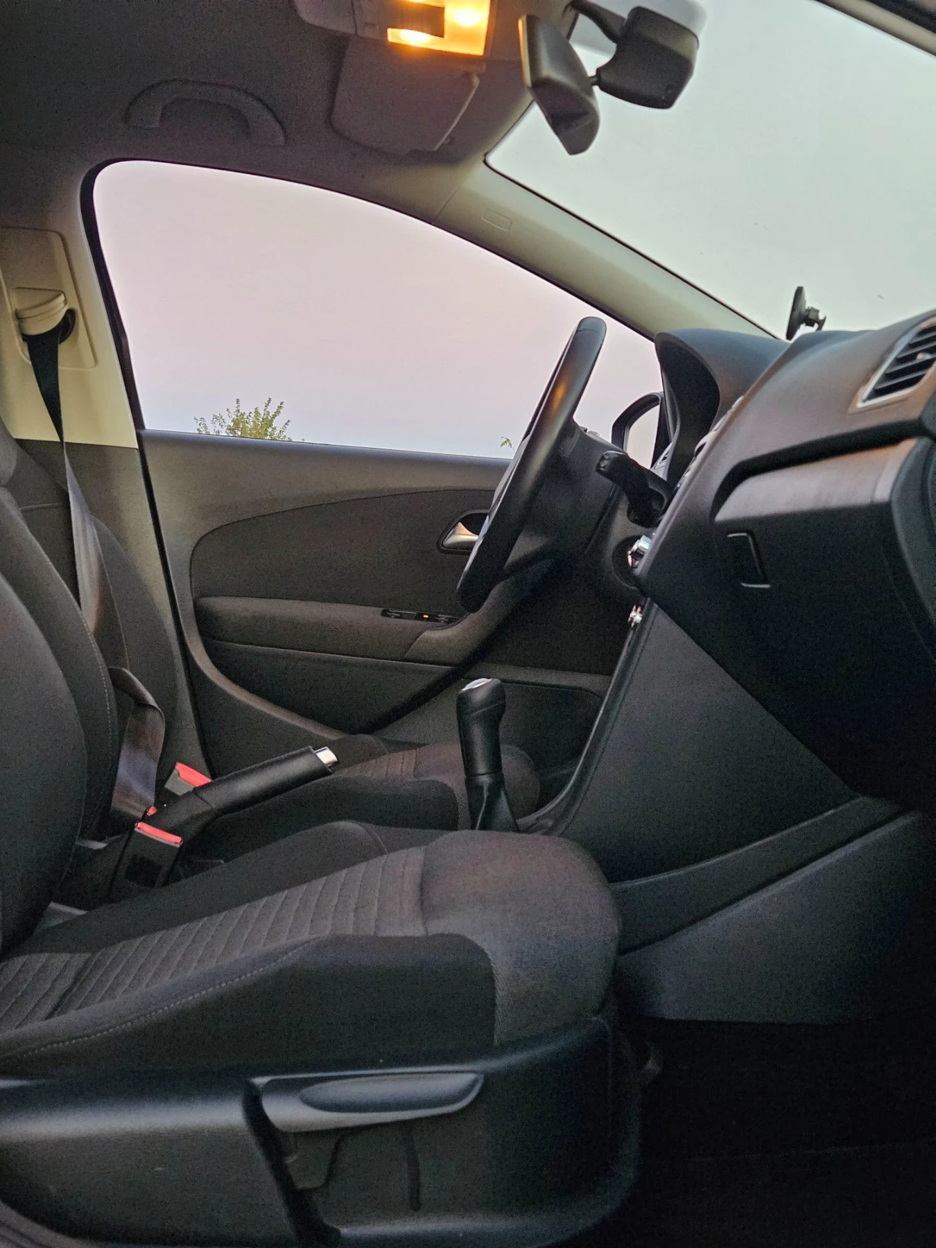VW Polo 1.6TDI , снимка 8 - Автомобили и джипове - 55993141