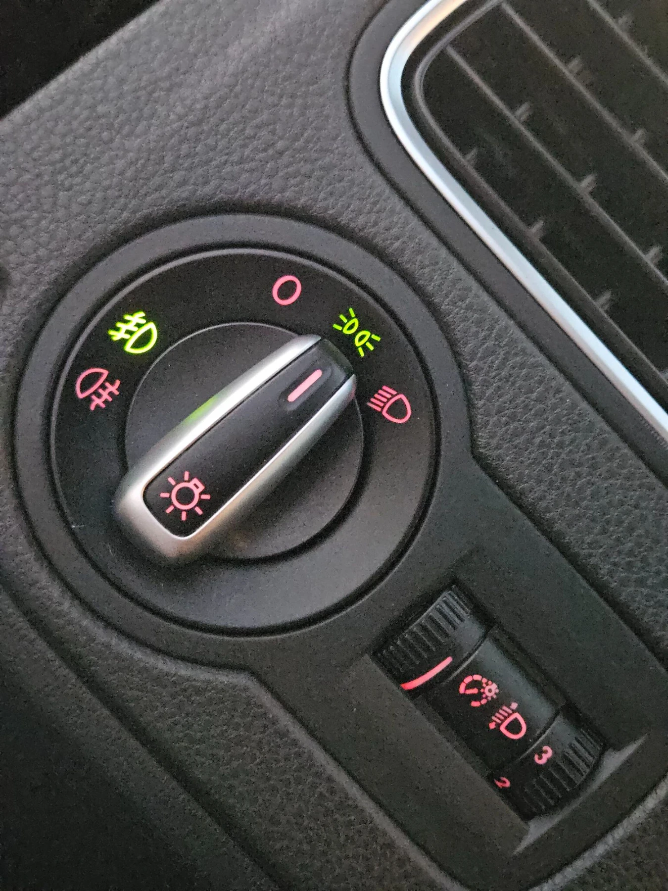 VW Polo 1.6TDI , снимка 11 - Автомобили и джипове - 55993141