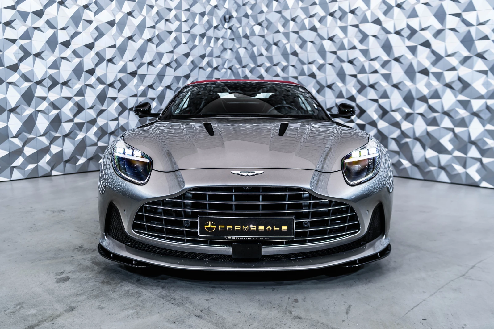 Aston Martin Други DB12 Volante Aluminite Silver, снимка 2 - Автомобили и джипове - 56206365