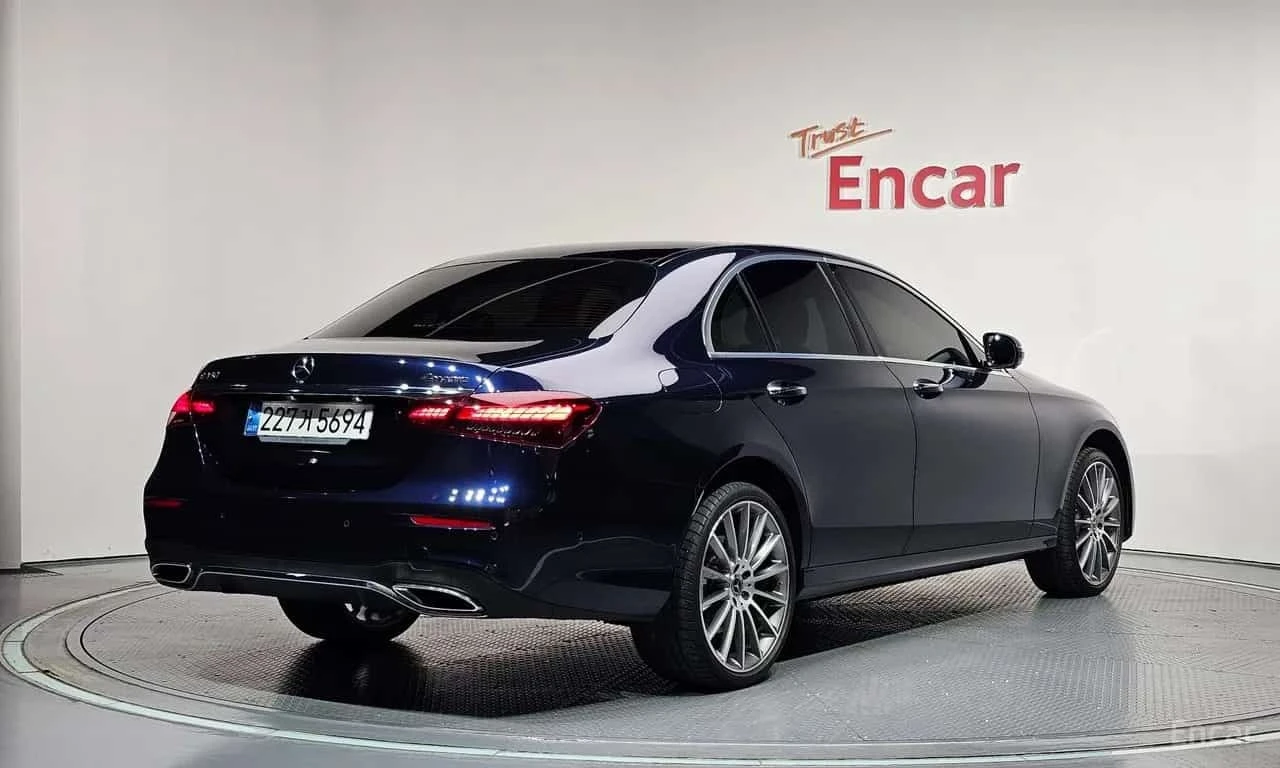 Mercedes-Benz E 350 * 4MATIC AMG Line * КРАЙНА ЦЕНА ДО БЪЛГАРИЯ, снимка 2 - Автомобили и джипове - 56255042