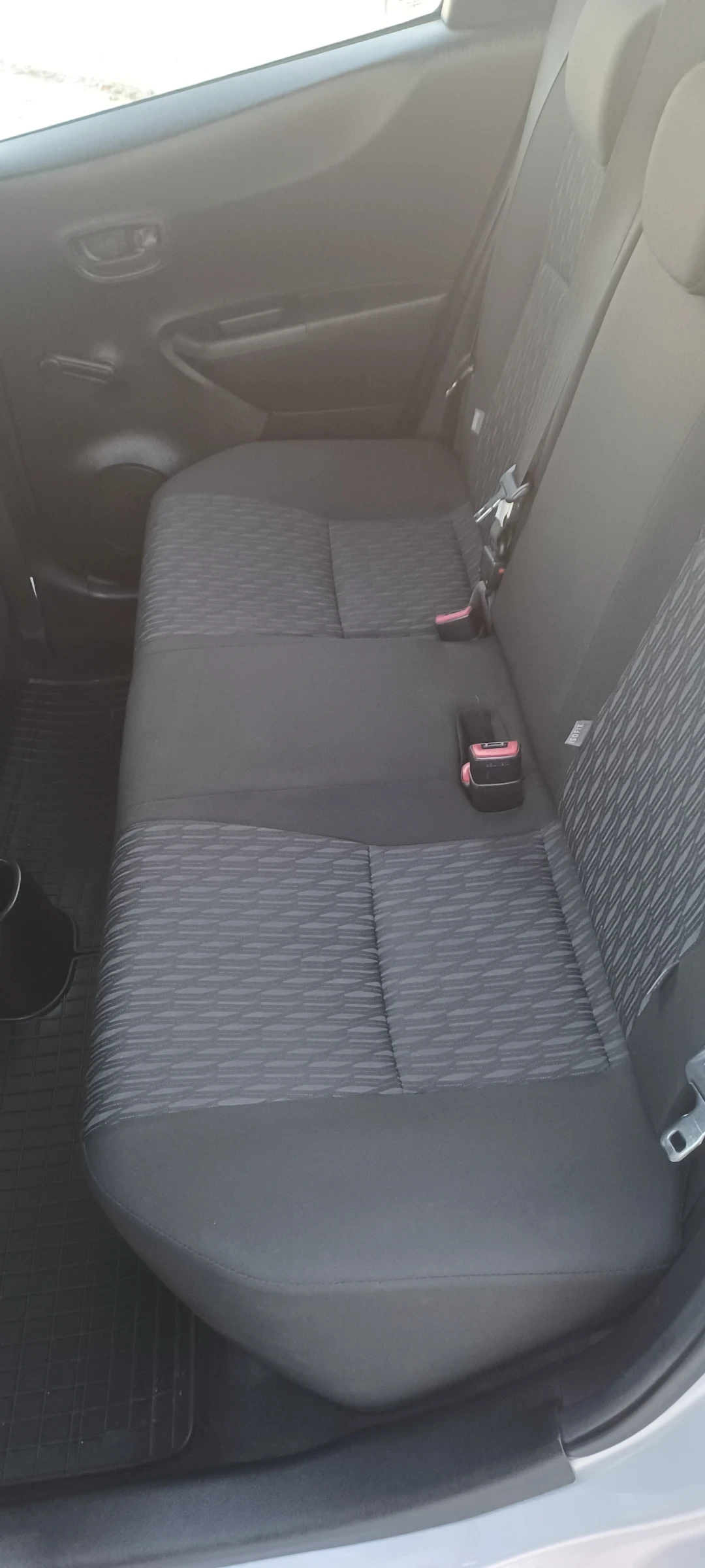 Toyota Yaris 1.4 D-4D, снимка 14 - Автомобили и джипове - 56631739
