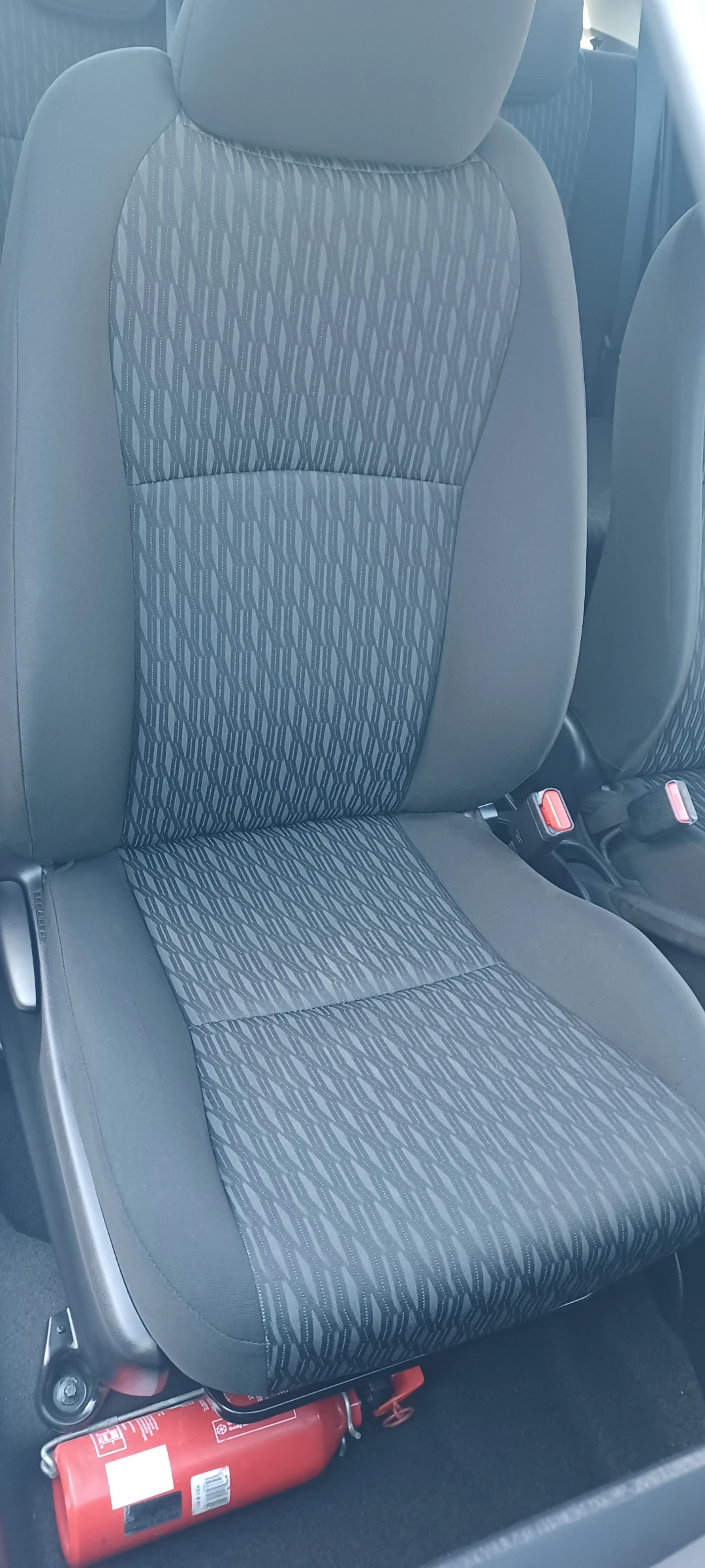 Toyota Yaris 1.4 D-4D, снимка 13 - Автомобили и джипове - 56631739