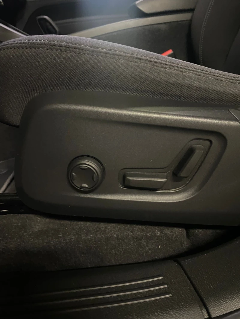 Volvo XC40, снимка 8 - Автомобили и джипове - 52460344