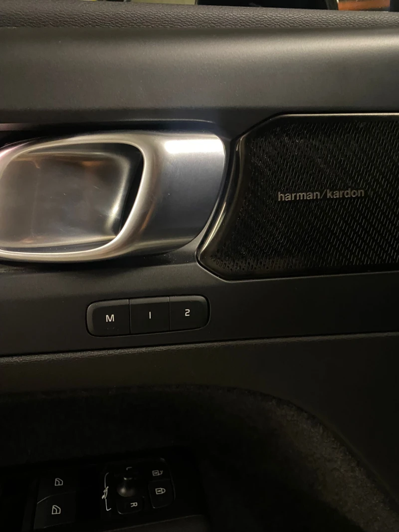 Volvo XC40, снимка 7 - Автомобили и джипове - 52460344