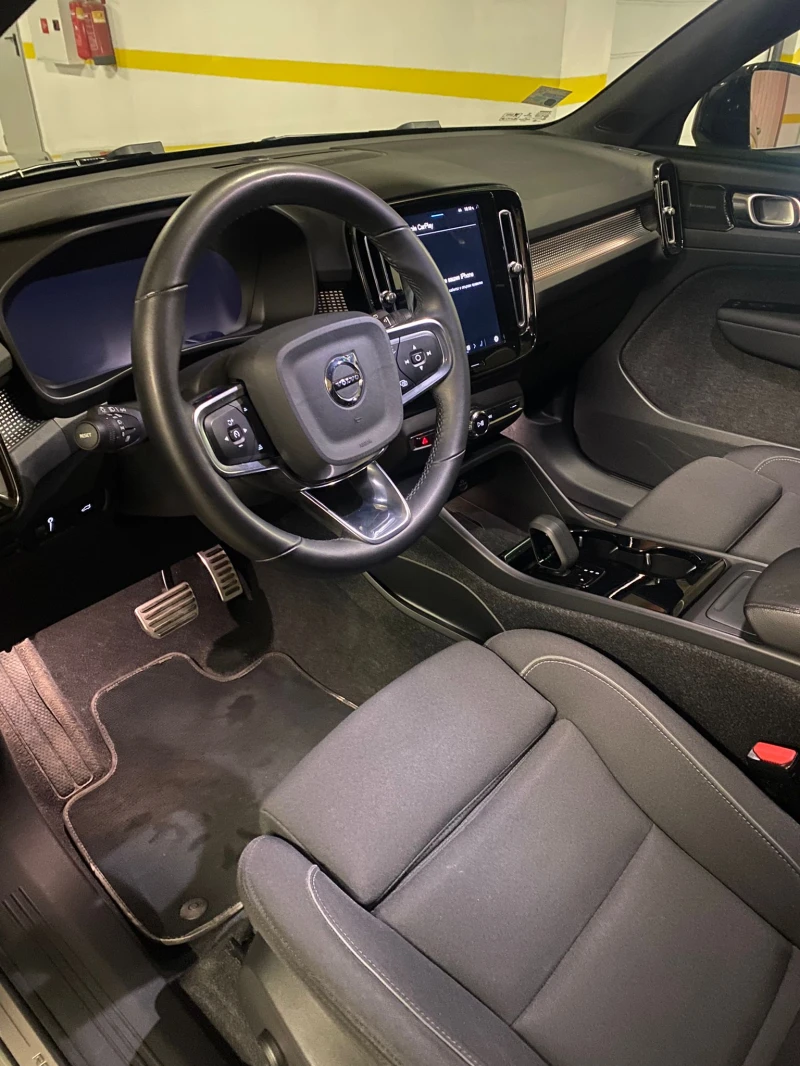 Volvo XC40, снимка 3 - Автомобили и джипове - 52460344