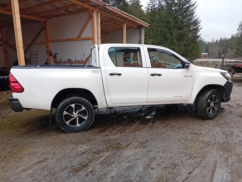 Toyota Hilux, снимка 9 - Автомобили и джипове - 53137393