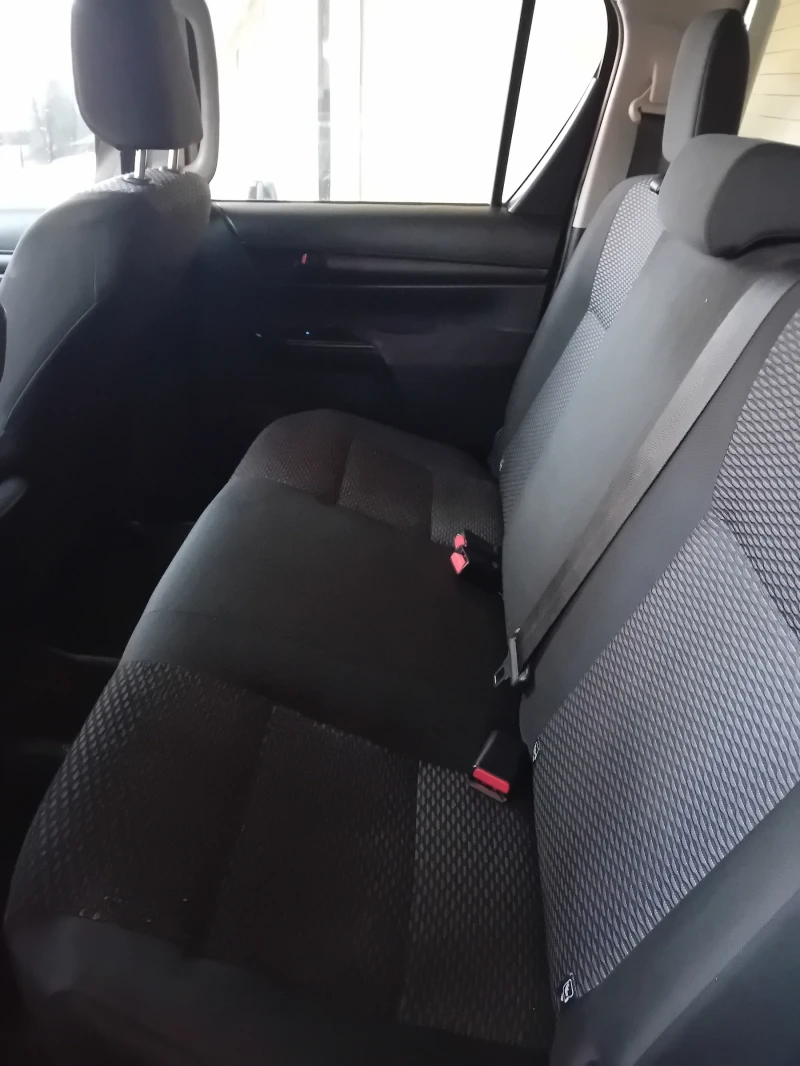 Toyota Hilux, снимка 8 - Автомобили и джипове - 53137393