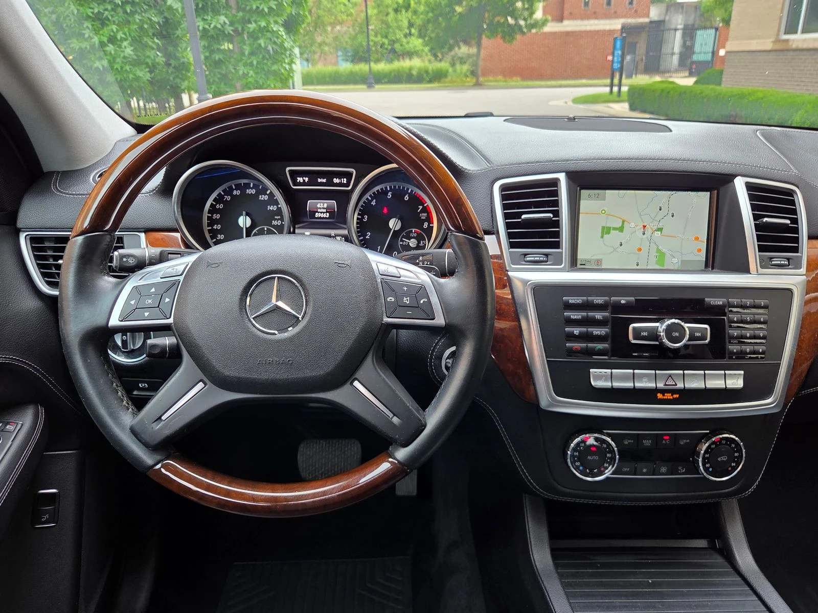 Mercedes-Benz ML 500 AMG* PACK* HARMON* KARDON* ПОДГРЕВ* ОБДУХВАНЕ* МАС - изображение 10