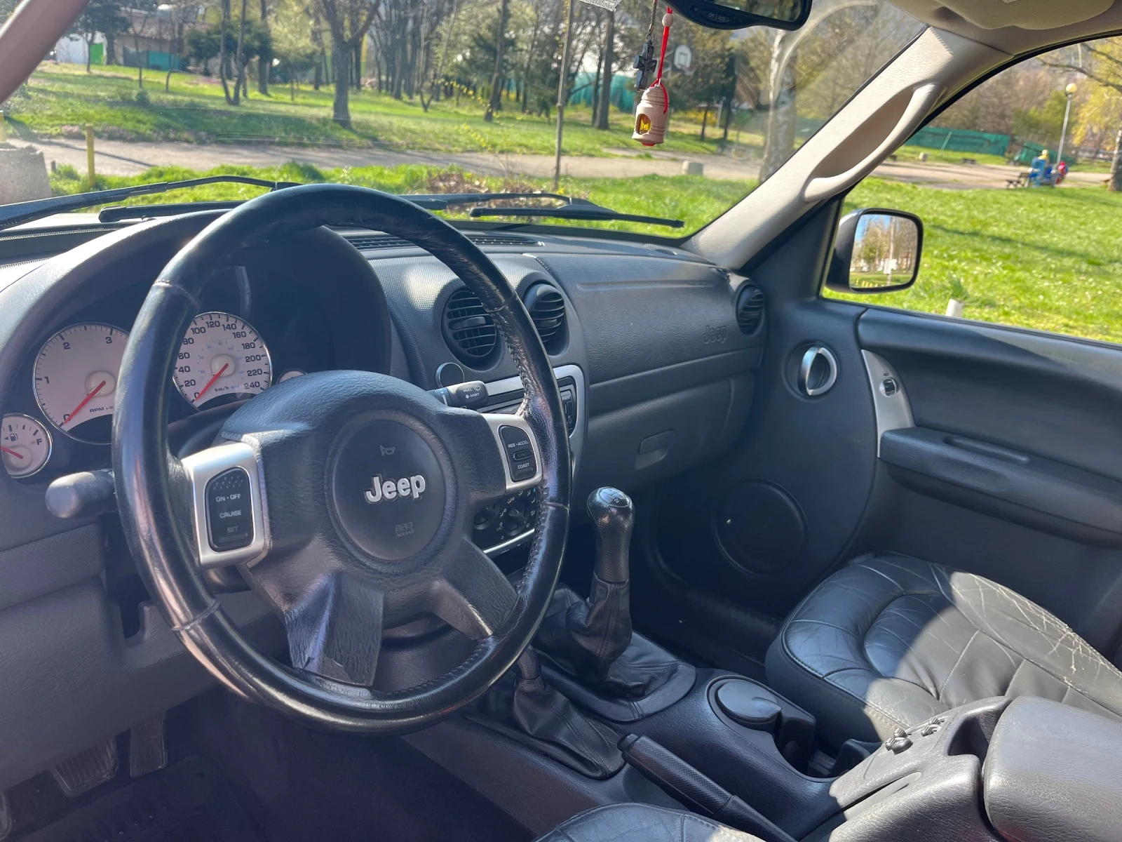 Jeep Cherokee, снимка 11 - Автомобили и джипове - 54158281