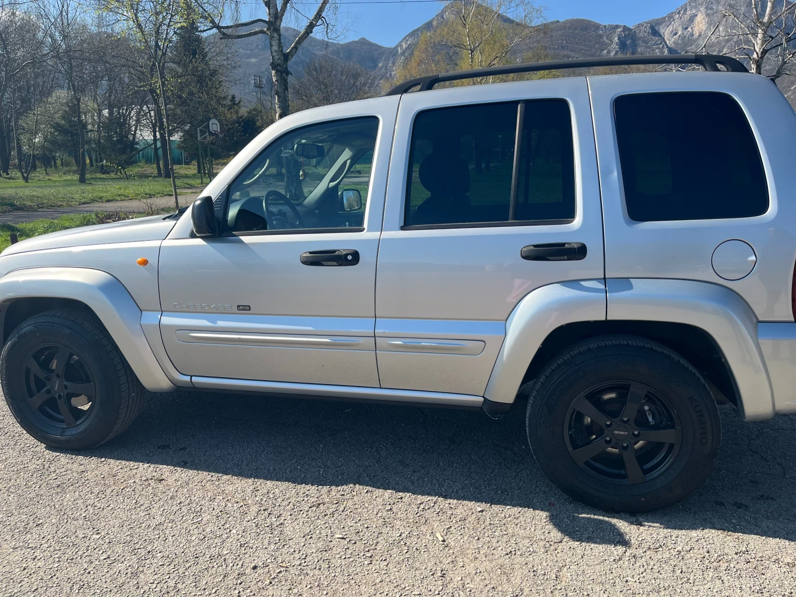 Jeep Cherokee, снимка 2 - Автомобили и джипове - 54158281