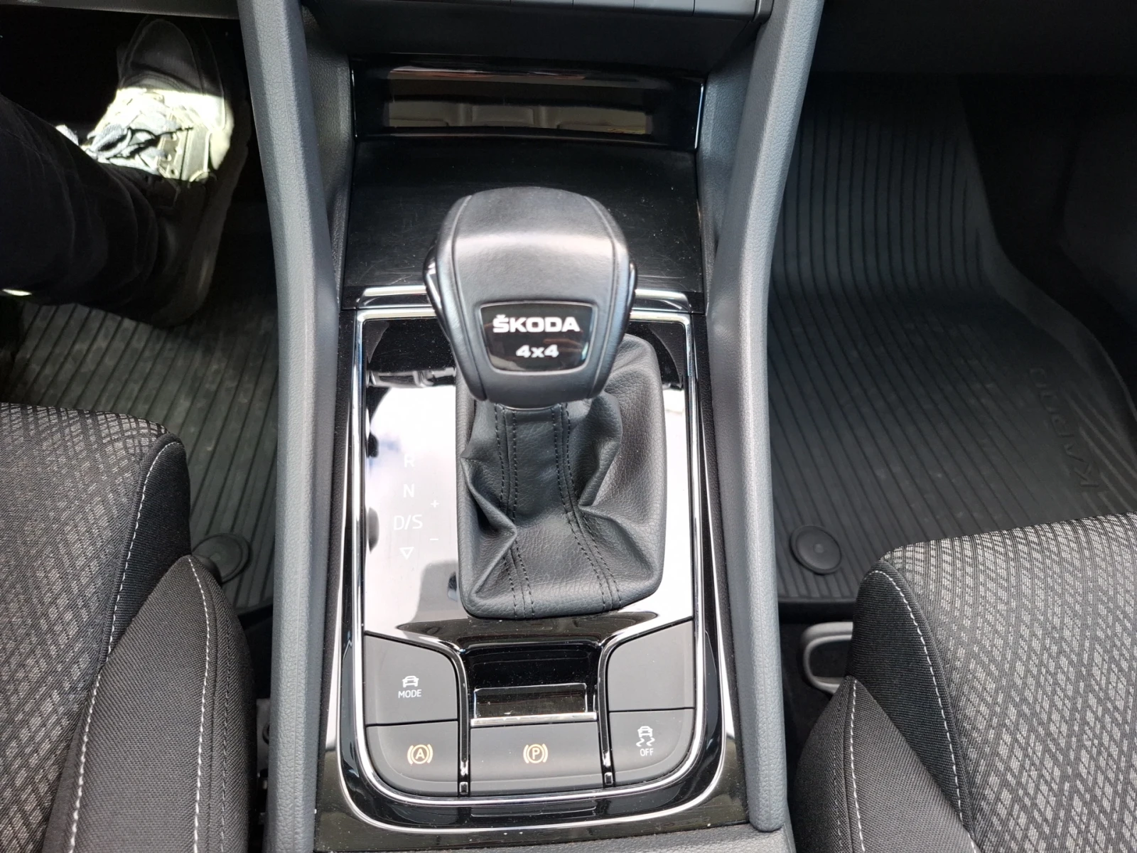 Skoda Karoq 2.0TDI/7DSG/4x4, снимка 12 - Автомобили и джипове - 54718503
