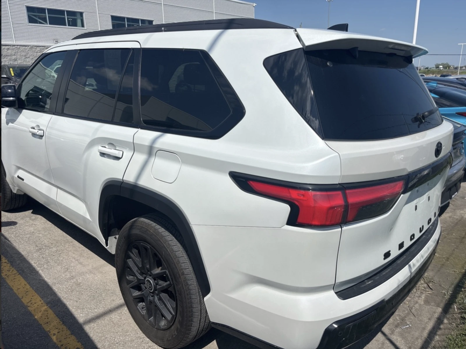 Toyota Sequoia SR5 4WD (Natl), снимка 4 - Автомобили и джипове - 54776535