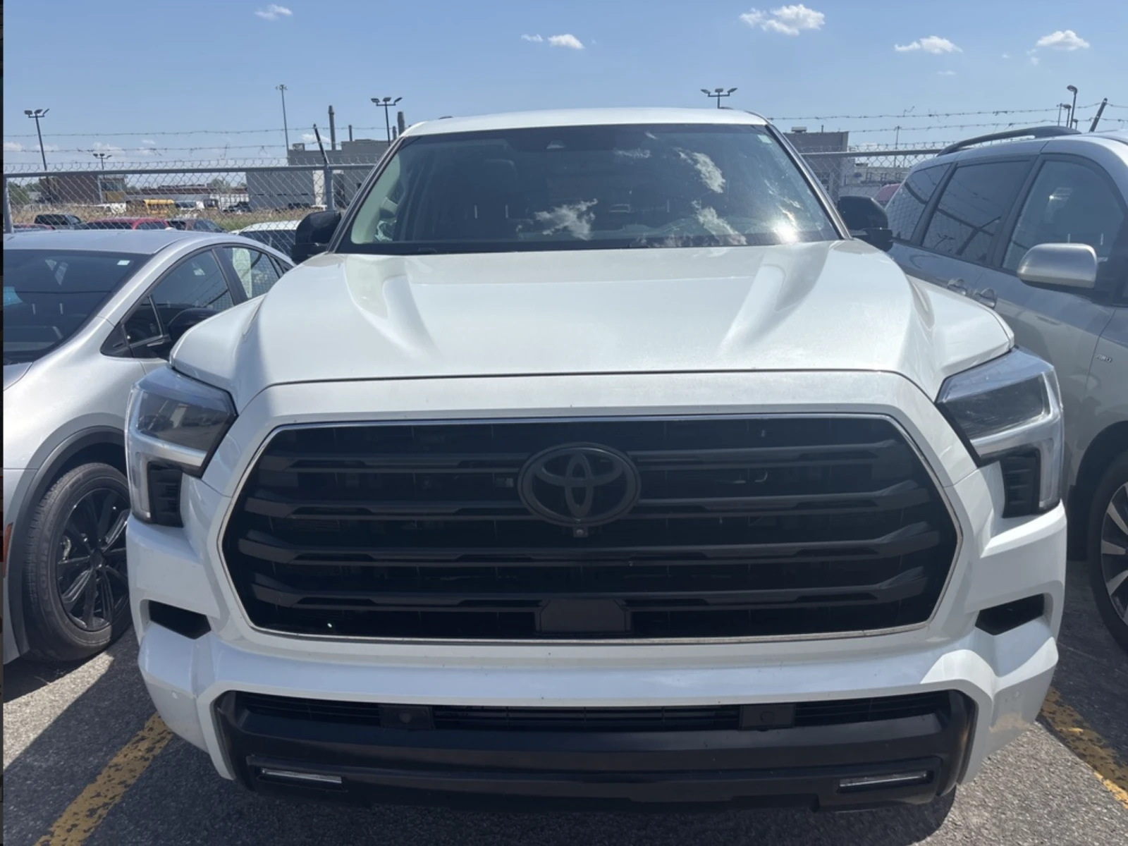 Toyota Sequoia SR5 4WD (Natl), снимка 2 - Автомобили и джипове - 54776535