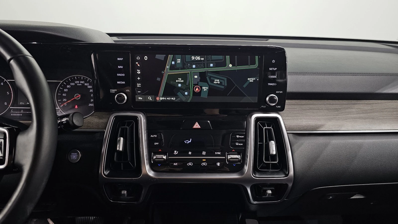 Kia Sorento 2.2* KEYLESS* ПОДГРЕВ ВОЛАН* КРАЙНА ЦЕНА, снимка 14 - Автомобили и джипове - 55336575