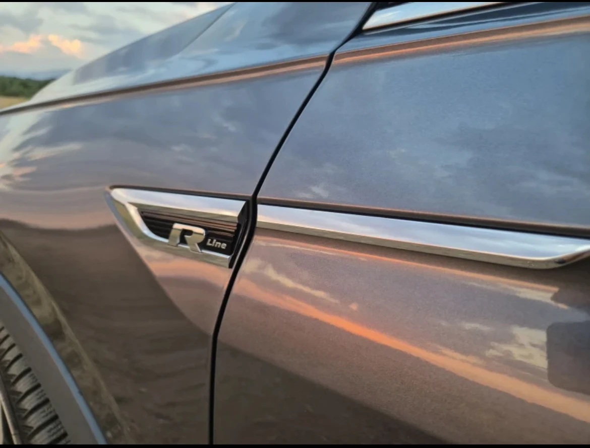 VW Tiguan 2.0TSI 190HP R-Line 4x4, снимка 8 - Автомобили и джипове - 56235125