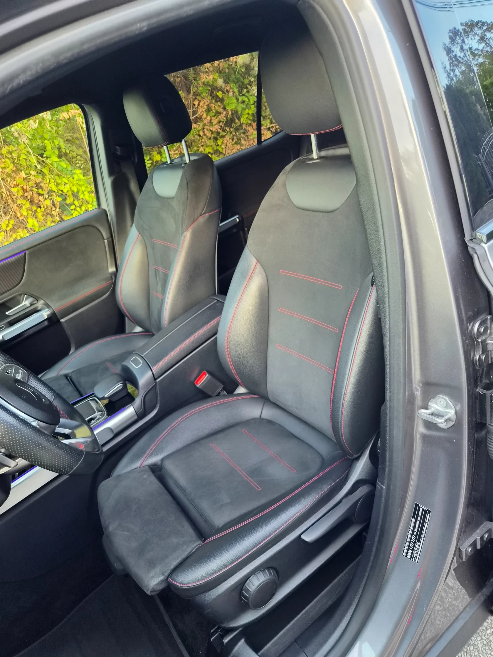 Mercedes-Benz GLB 220 D/4х4/7места/AMG/, снимка 12 - Автомобили и джипове - 56333111