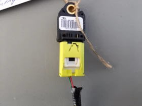 Краш сензор страничен десен Тойота Аурис 1.6Б 