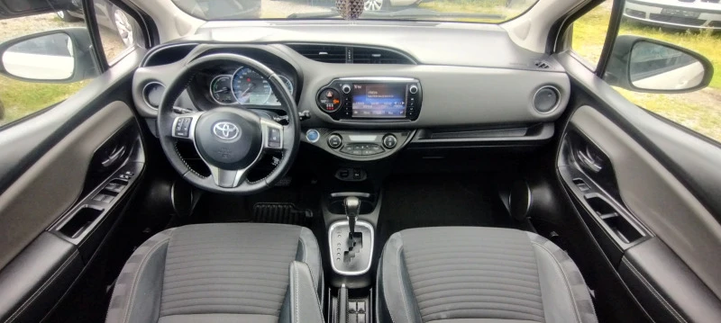 Toyota Yaris ПЕРФЕКТНА, снимка 11 - Автомобили и джипове - 46009400