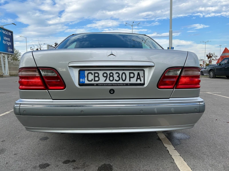 Mercedes-Benz E 200 Компресор, снимка 4 - Автомобили и джипове - 47349199