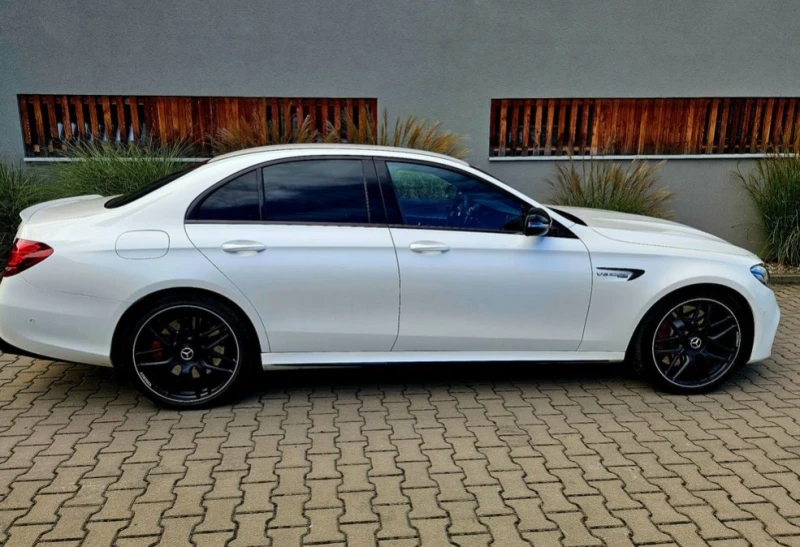 Mercedes-Benz E 63 AMG 4Matic, снимка 5 - Автомобили и джипове - 48663893