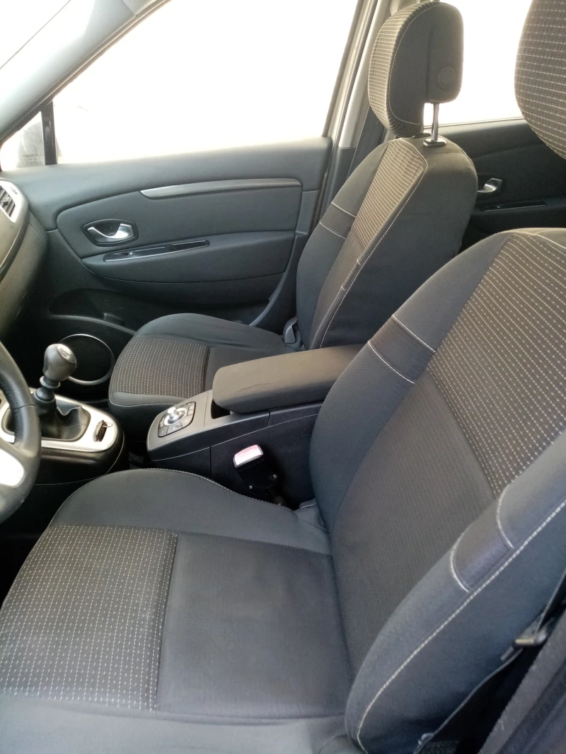 Renault Scenic, снимка 17 - Автомобили и джипове - 49498451