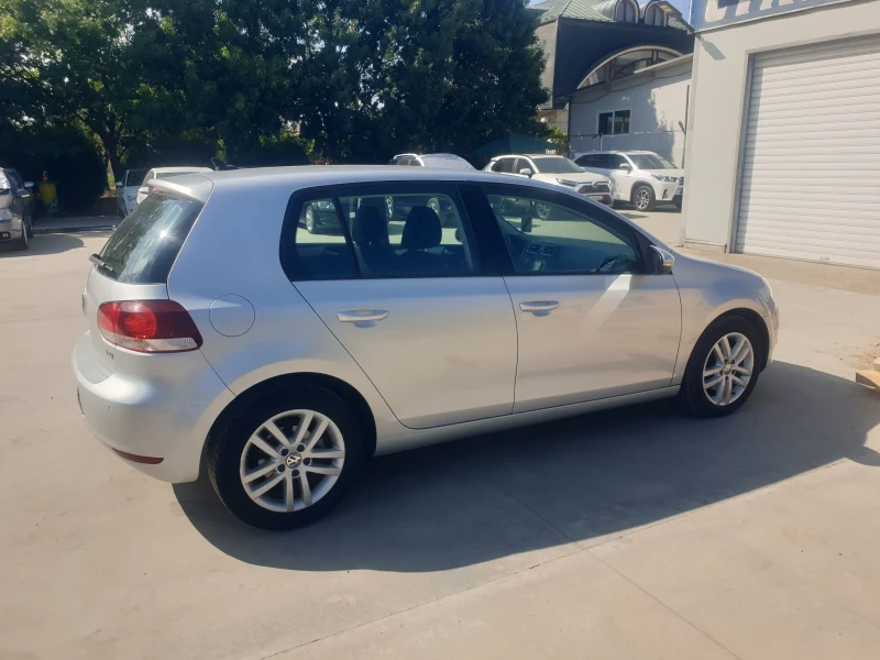 VW Golf 1.6 TDI, снимка 4 - Автомобили и джипове - 51196238