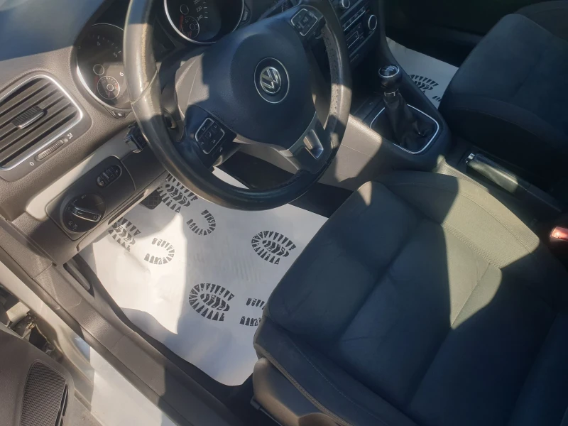 VW Golf 1.6 TDI, снимка 7 - Автомобили и джипове - 51196238