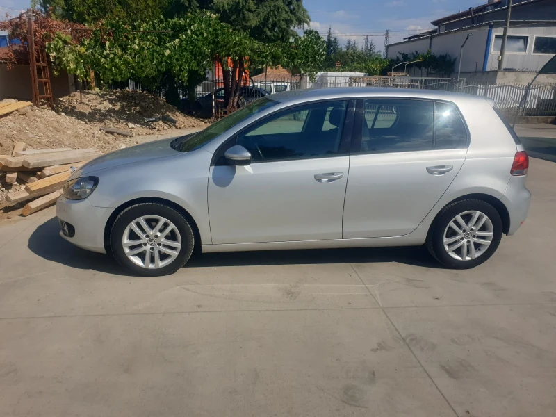 VW Golf 1.6 TDI, снимка 2 - Автомобили и джипове - 51196238