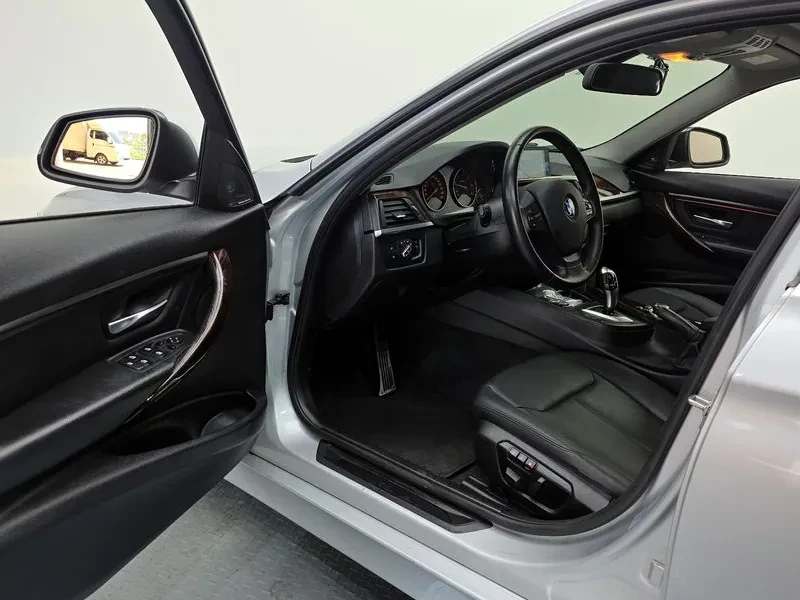 BMW 320 d, снимка 10 - Автомобили и джипове - 54590233