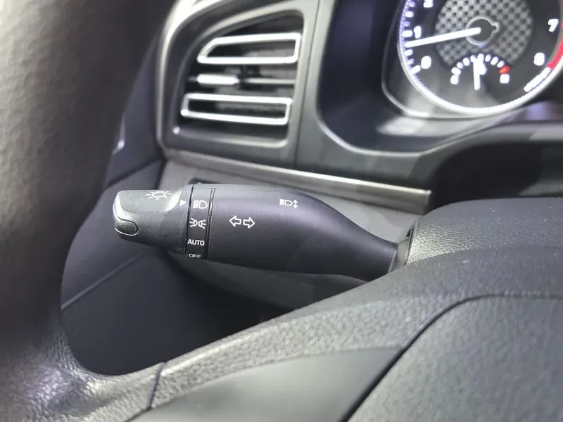 Hyundai Elantra 1.6 Smart Choice, снимка 16 - Автомобили и джипове - 56719553